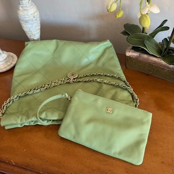 RARE Chanel 22 Green Caviar Leather Shoulder Bag EUC - Picture 12 of 16